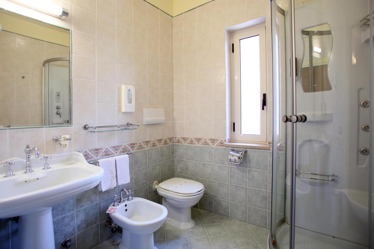 Hotel Le Ginestre Family & Wellness Vieste Bagian luar foto